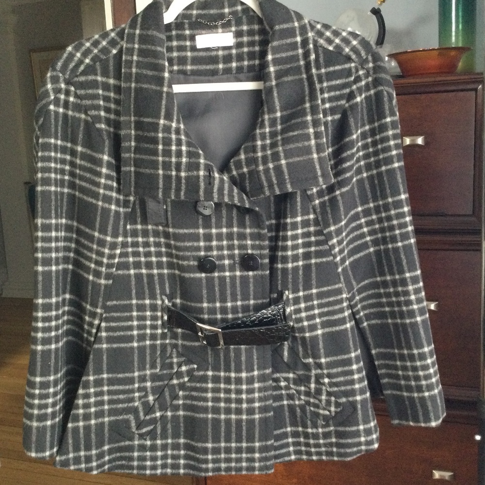 Joseph A Sophisticated Winter Cape NWOT.
